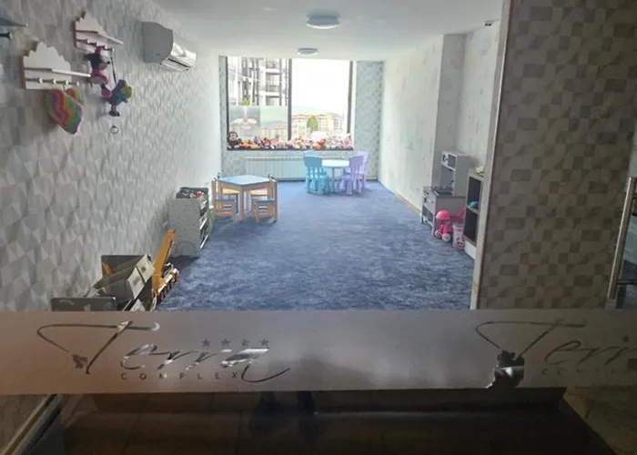 Azax In Terra Complex *